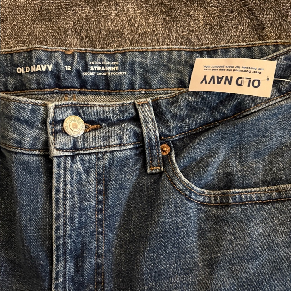 Old Navy Extra High Rise Straight Secret Smooth Pockets - Picture 5 of 15